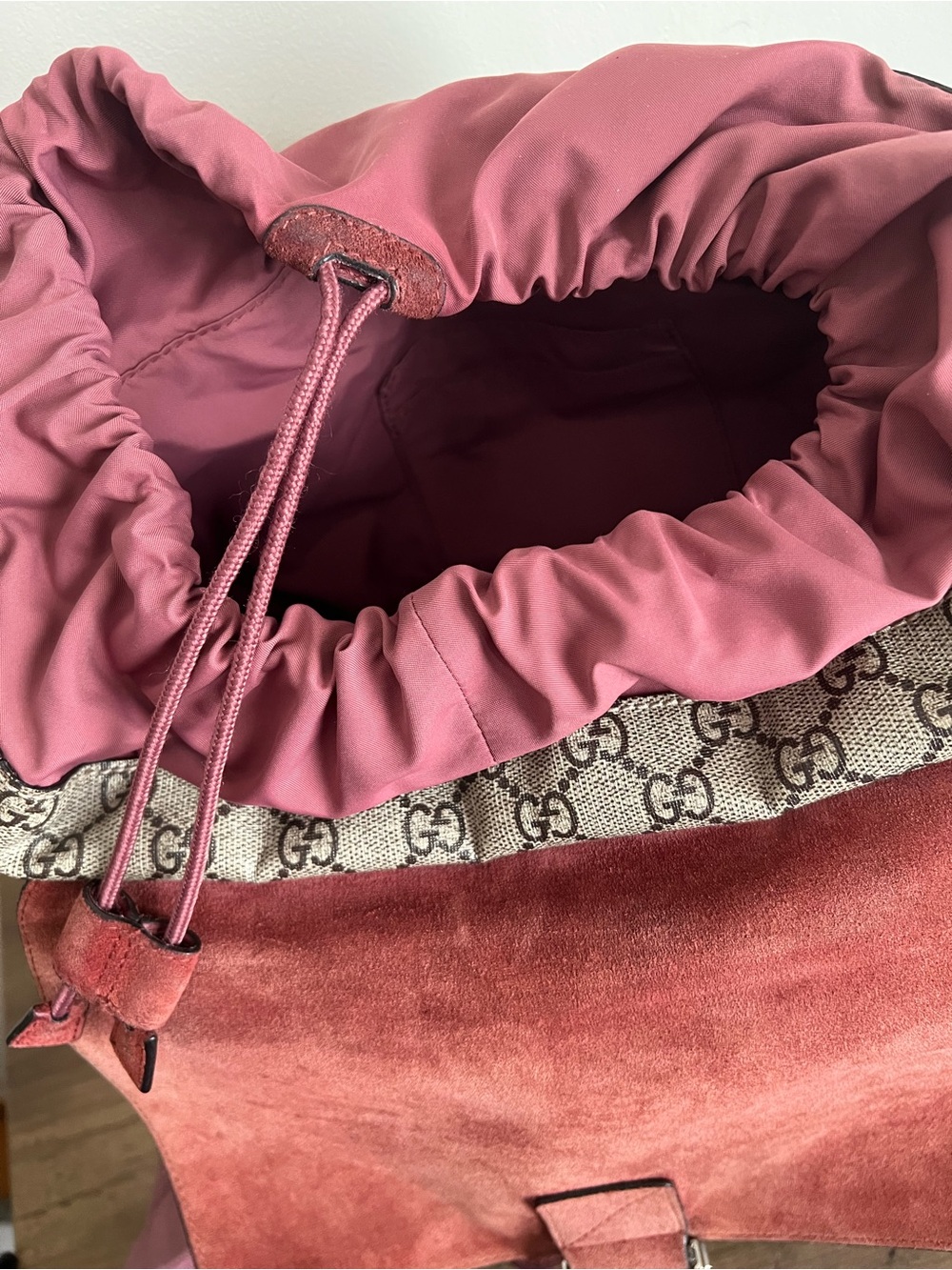 Gucci GG Supreme Floral Canvas Backpack in Pink and Green - Picture 5 of 9